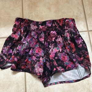 Lululemon Track That lined 4’ Shorts